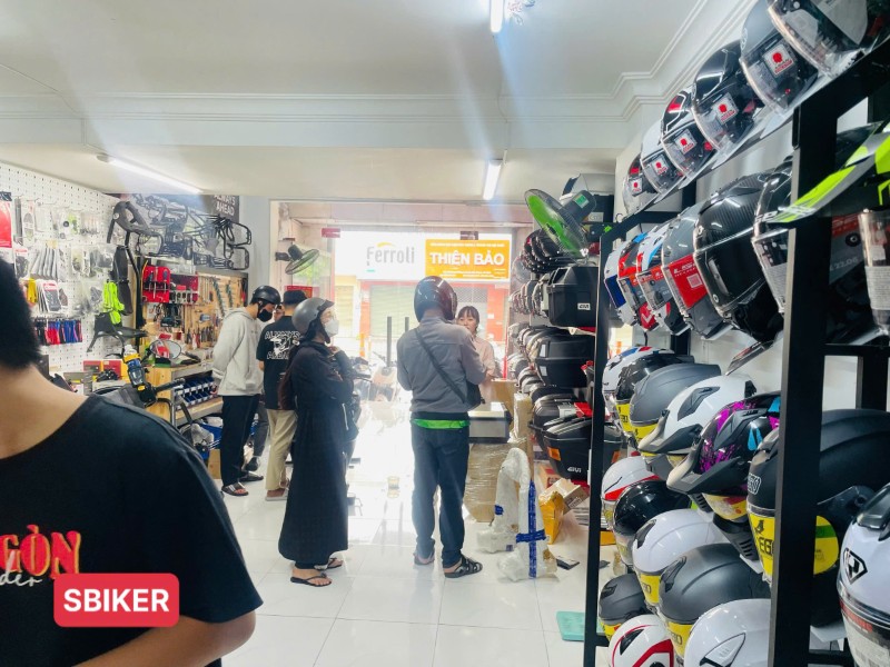 Престижные мотоциклетные боксы Givi в Хошимине – магазин SBIKER