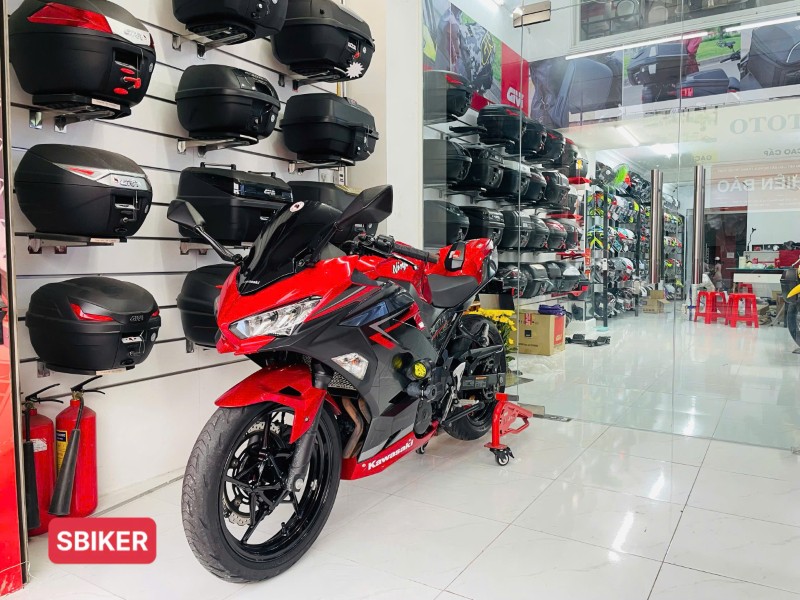 디스트릭트 8에서 만나는 정품 GIVI 박스 – SBIKER