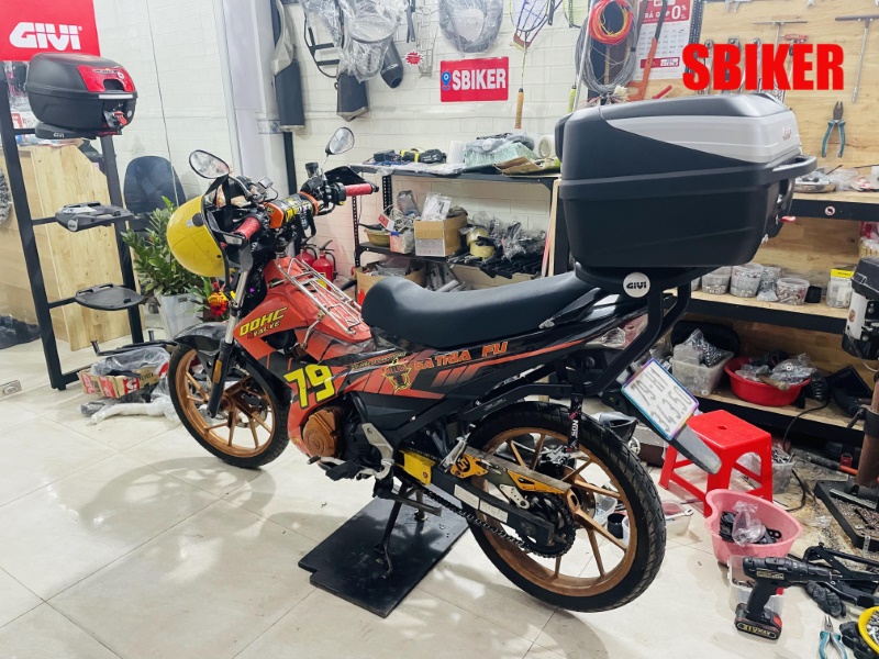 Baga thùng givi xe suzuki raider xăng cơ