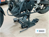 BÀN XOAY CHÂN CHỐNG GIỮA XSR 155 QUAY XE TRONG NHÀ