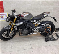 BEN NÂNG XE TRIUMPH SPEED TRIPBLE 1200 RS RR