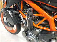 GIÁ ĐỠ BÌNH NƯỚC GẮN XE KTM DUKE 250 390 125