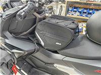 TÚI BỤNG GIVI EASY15 GẮN GIỮA XE